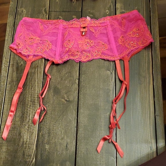 Victoria's Secret Intimates & Sleepwear 375 Set Valentines Pink And